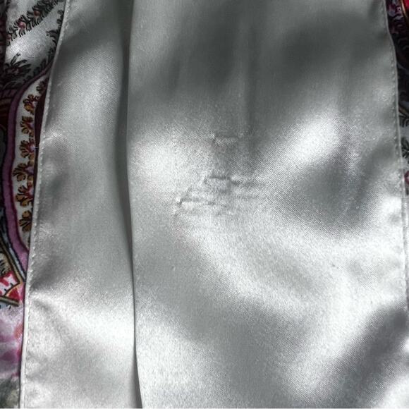 Victoria's Secret Gold Label | White & Pink Satin Short Sleeve Robe | Paisley OS - Picture 10 of 10